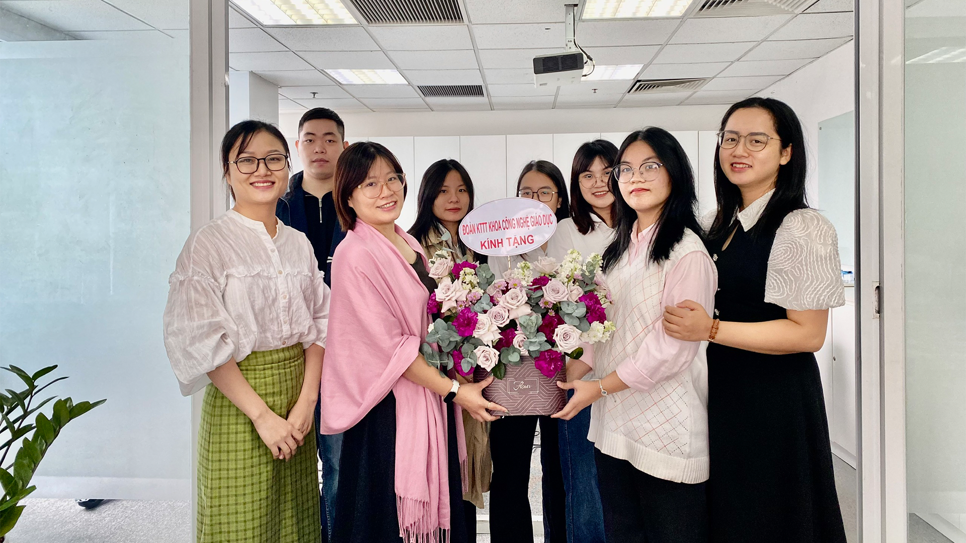 e-Việt Chào đón đoàn thực tập, kiến tập từ khoa Công nghệ Giáo dục trường Đại học Giáo dục – Đại học Quốc gia Hà Nội
